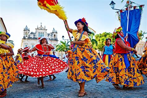 La Quarta-Feira da Cultura: Un événement révolutionnaire qui a remis en question les traditions et célébré la diversité culturelle brésilienne